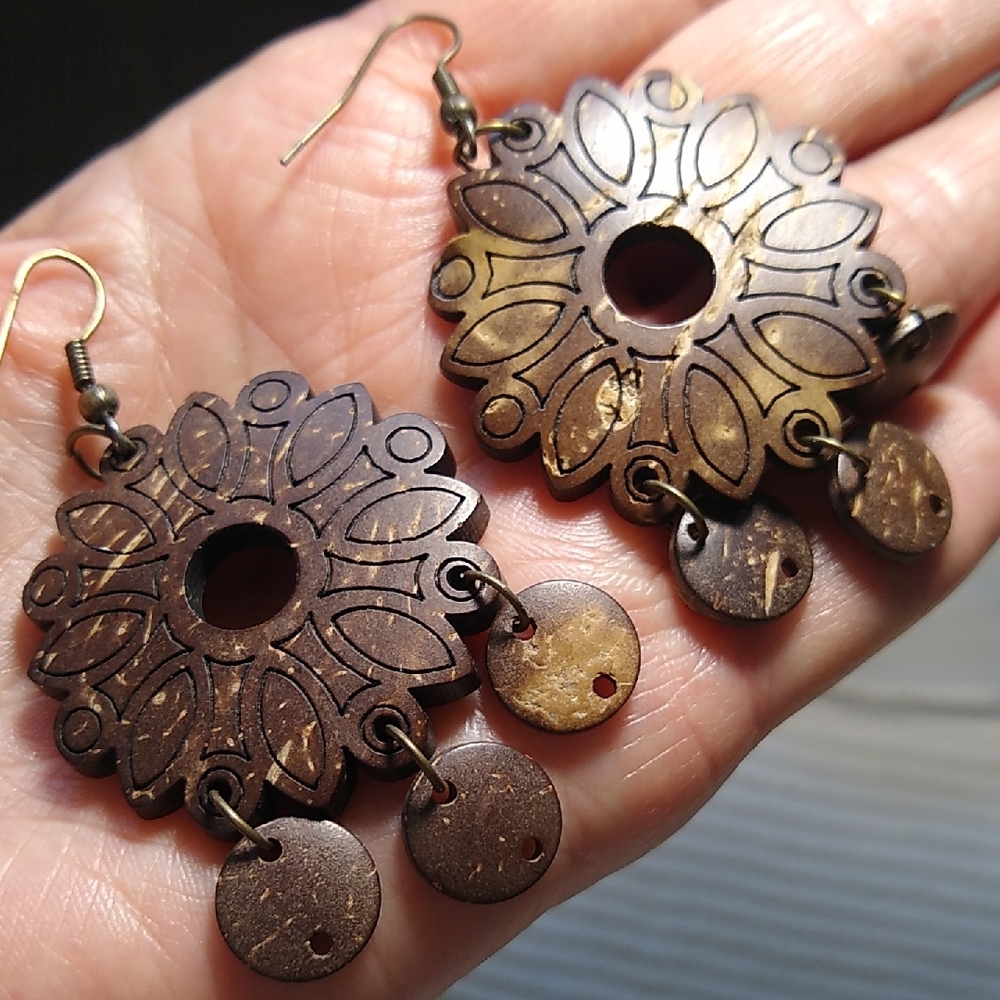Engraved Pattern On Coconut Shell Dangle Earrings * lightweight
